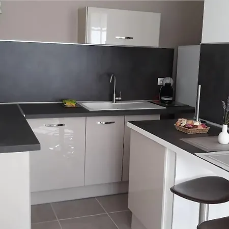 Charmant T2 Entre Drome Provencale Et Ardeche Feriehus Allan